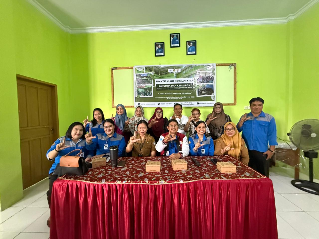 Gelar Kegiatan PKK Gerontik & Keluarga, Mahasiswa STIKES Fatima Parepare Edukasi Lansia di Bukit Indah