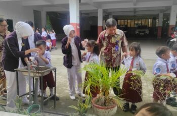 Inovasi Edukasi Kesehatan: STIKes Fatima Parepare Libatkan Mahasiswa dalam Program Pengabdian Masyarakat